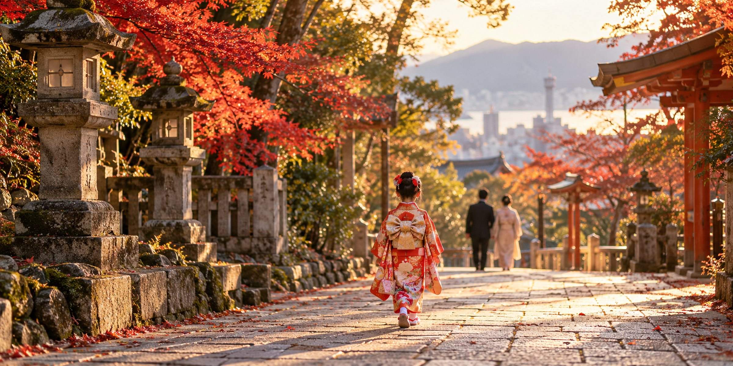 七五三の着物姿の子どもが境内を歩く後ろ姿
